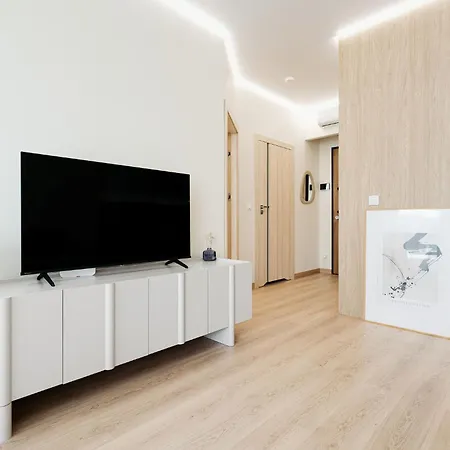 Kmn - Skyline Terrace, Tower & Station Apartman *