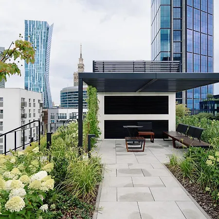 Kmn - Skyline Terrace, Tower & Station Apartman *
